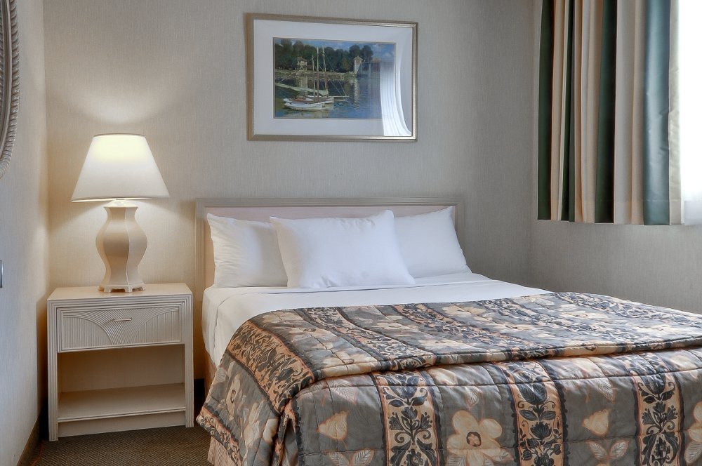 Vagabond Inn - Ventura-guestroom-SingleBed.jpg