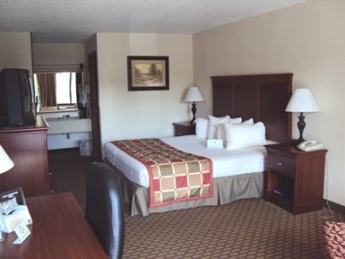 Great Smokies Inn Cherokee-guestroom-King Room.jpg