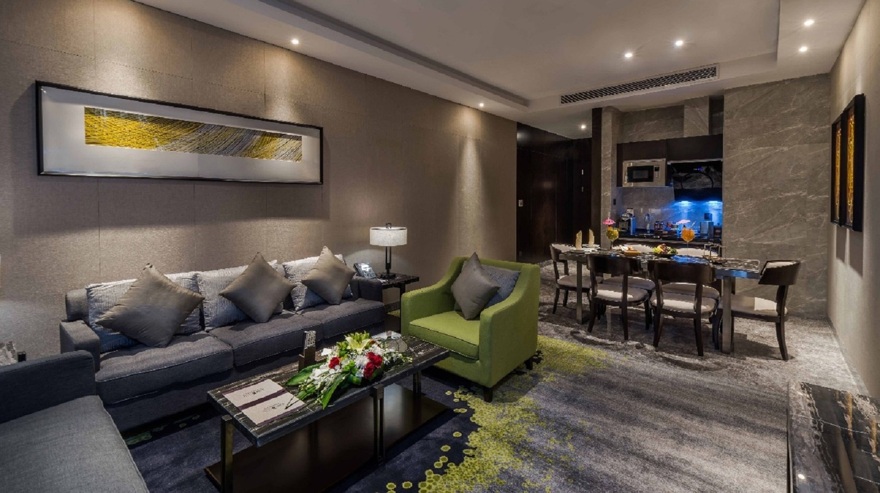 Braira Al Dammam-guestroom-Suite.jpg