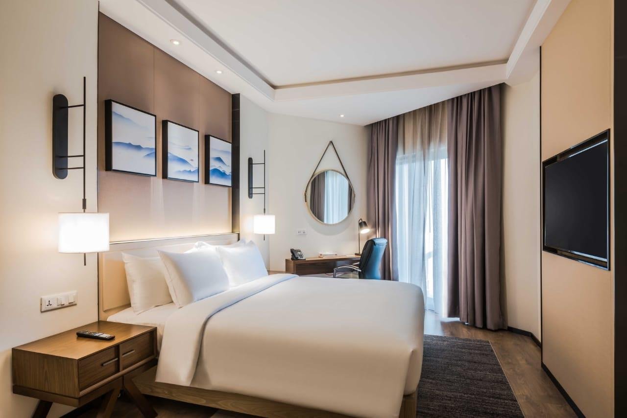 Aber Al Takhsussi-guestroom-Junior Suite.jpg