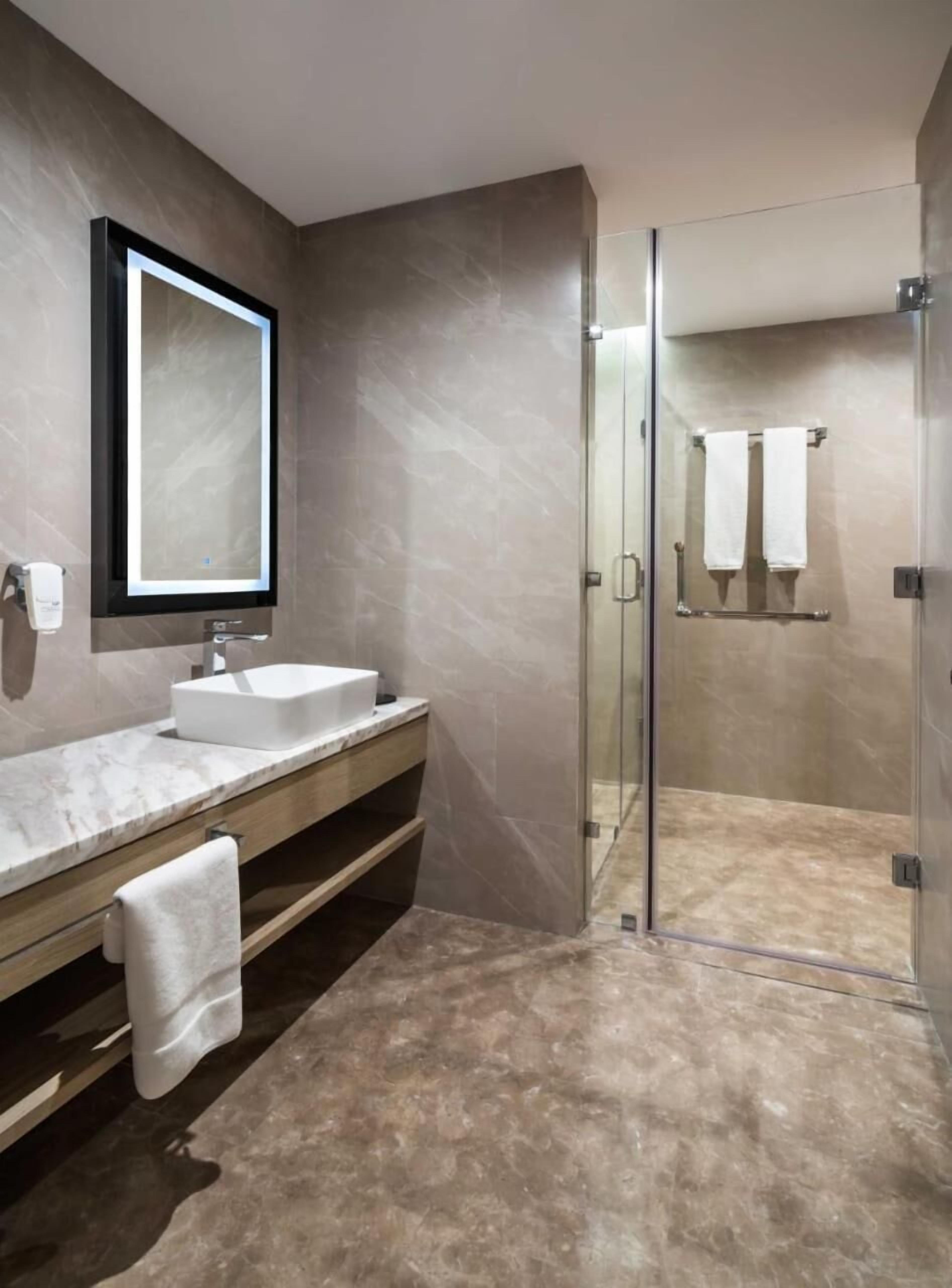 Aber Al Takhsussi-guestroom-bathroom.jpg
