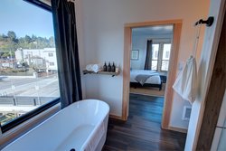  - Bowline Hotel Astoria