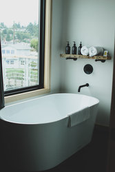  - Bowline Hotel Astoria