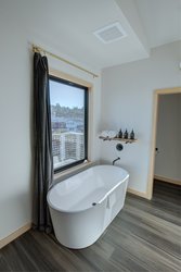  - Bowline Hotel Astoria