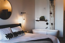  - Bowline Hotel Astoria