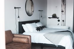  - Bowline Hotel Astoria