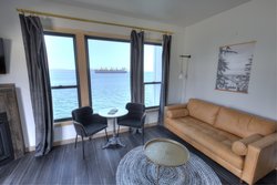  - Bowline Hotel Astoria