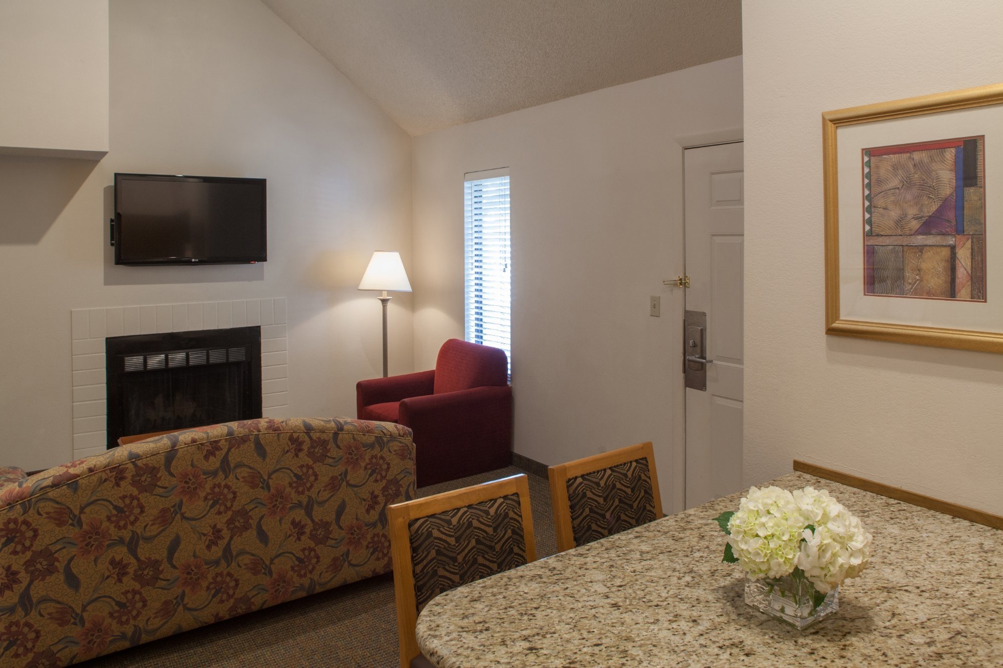 Annabell Gardens-guestroom-suite.jpg