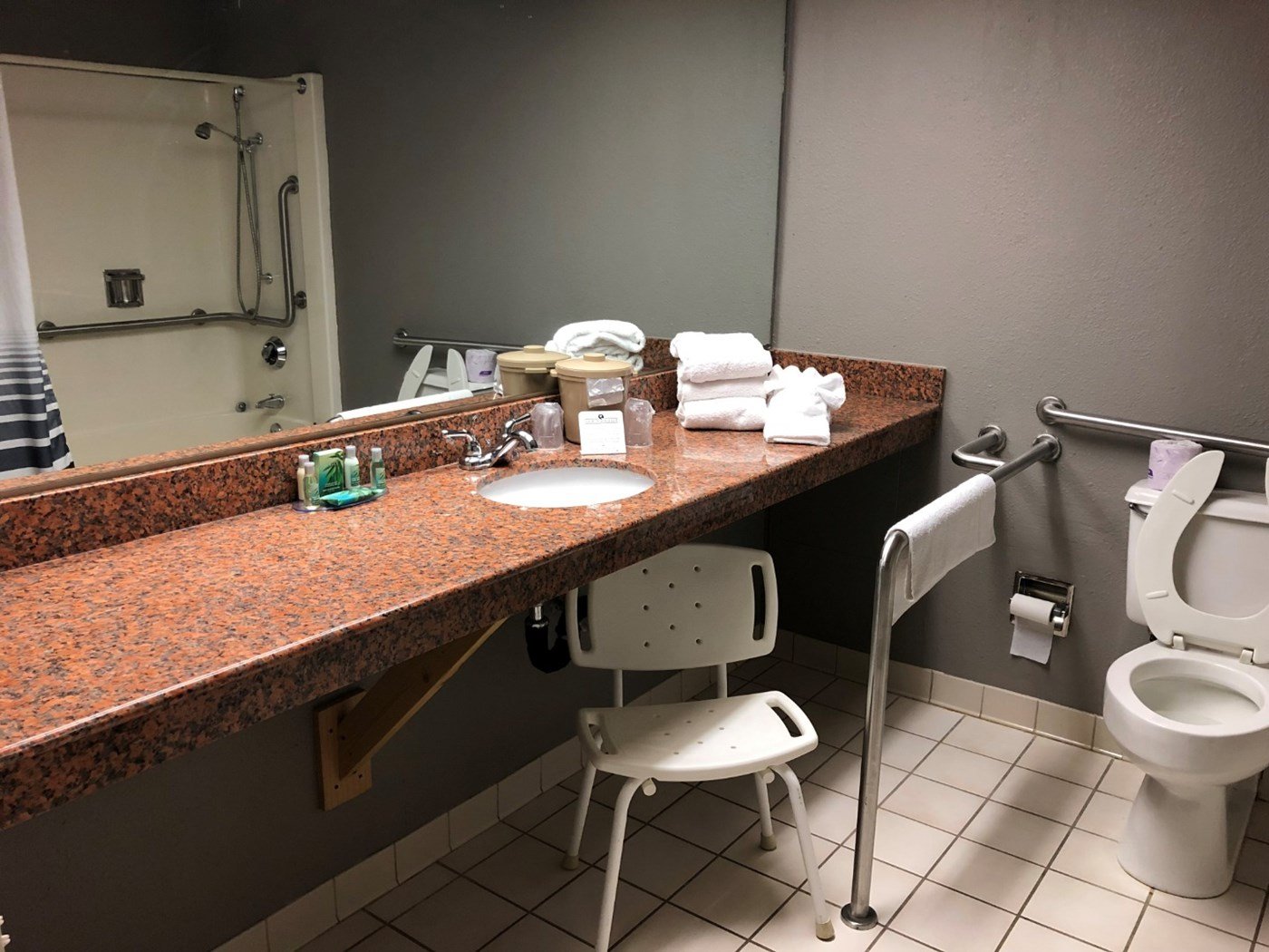 Capital Plaza Hotel Frankfort-guestroom-bathroom.jpg