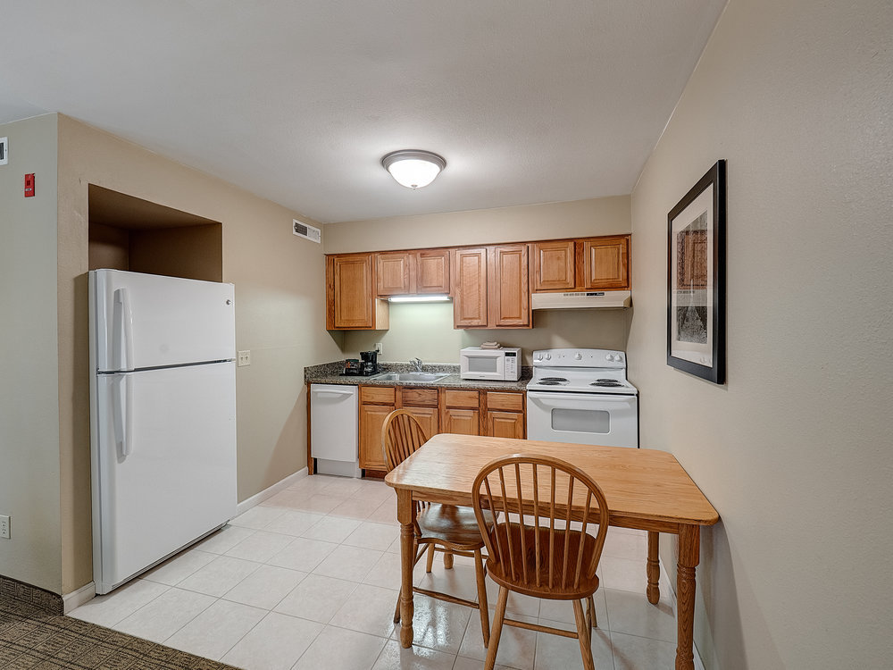 EASTLAND SUITES HOTEL CONFER-guestroom-kitchen.jpg