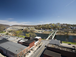  - Grand Eastonian Suites Hotel Easton