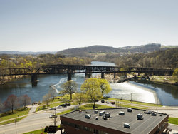  - Grand Eastonian Suites Hotel Easton