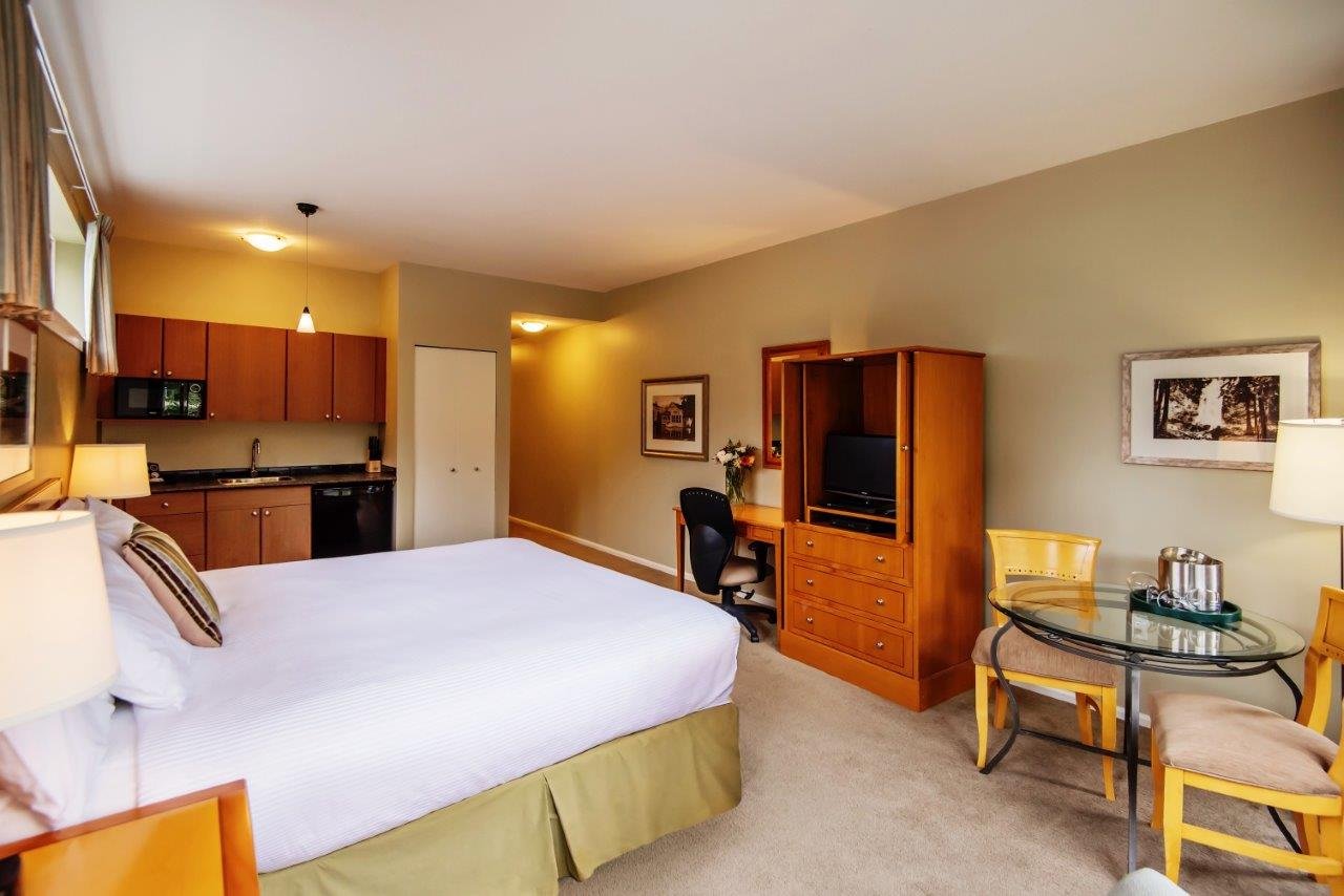 King Mountain View Suite