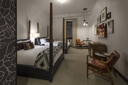  - Crossroads Hotel Kansas City - I-35, Exit 1C & 1D