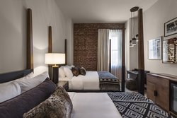  - Crossroads Hotel Kansas City - I-35, Exit 1C & 1D