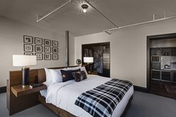  - Crossroads Hotel Kansas City - I-35, Exit 1C & 1D