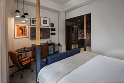  - Crossroads Hotel Kansas City - I-35, Exit 1C & 1D