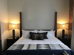  - Crossroads Hotel Kansas City - I-35, Exit 1C & 1D