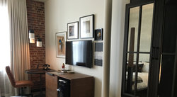  - Crossroads Hotel Kansas City - I-35, Exit 1C & 1D