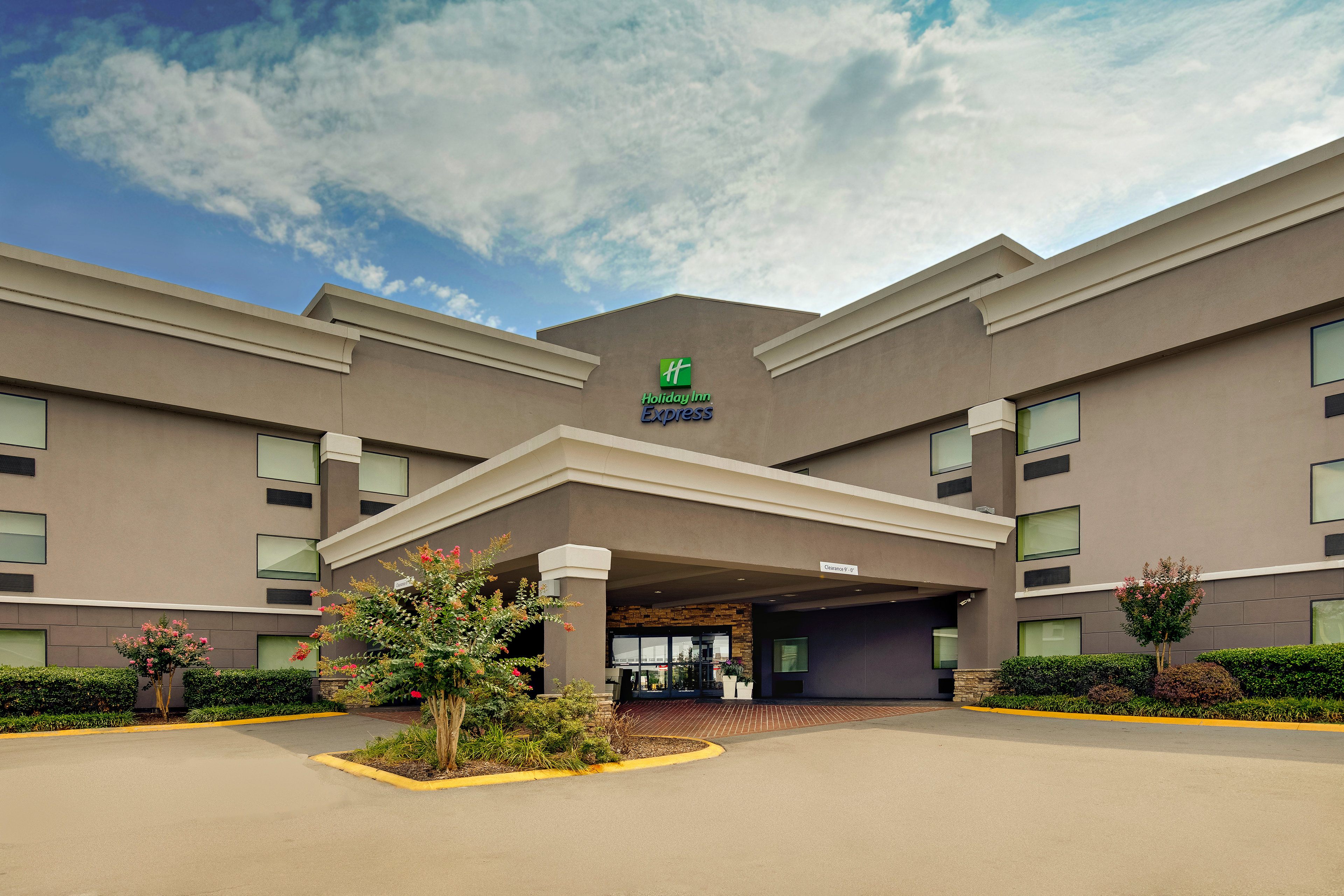 Holiday Inn Express West I40