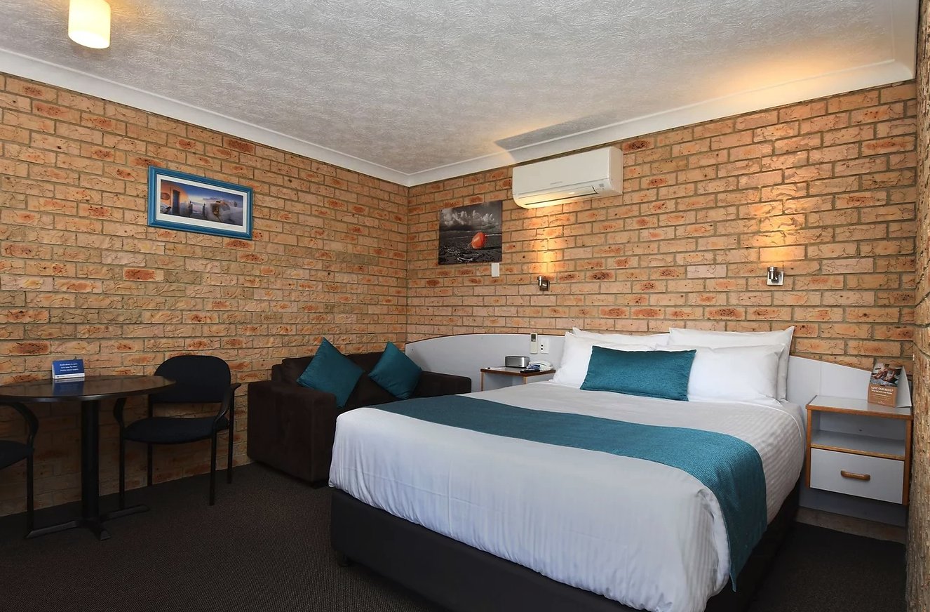 KENNEDY DRIVE AIRPORT MOTEL-guestroom-Queen Room.jpg