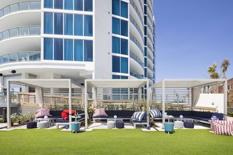 Max Beach Resort Cabana Day Venn Bar