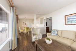  - La Jolla Beach & Tennis Club Hotel