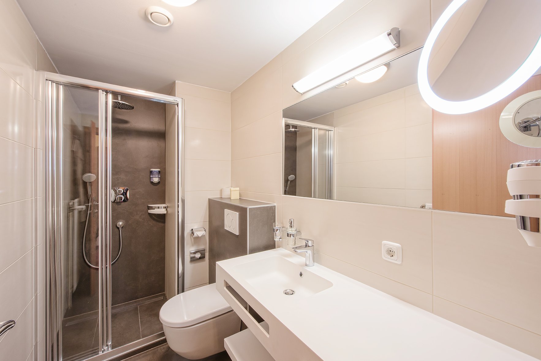 LANDHOTEL MADER-guestroom-Superior Bathroom.jpg