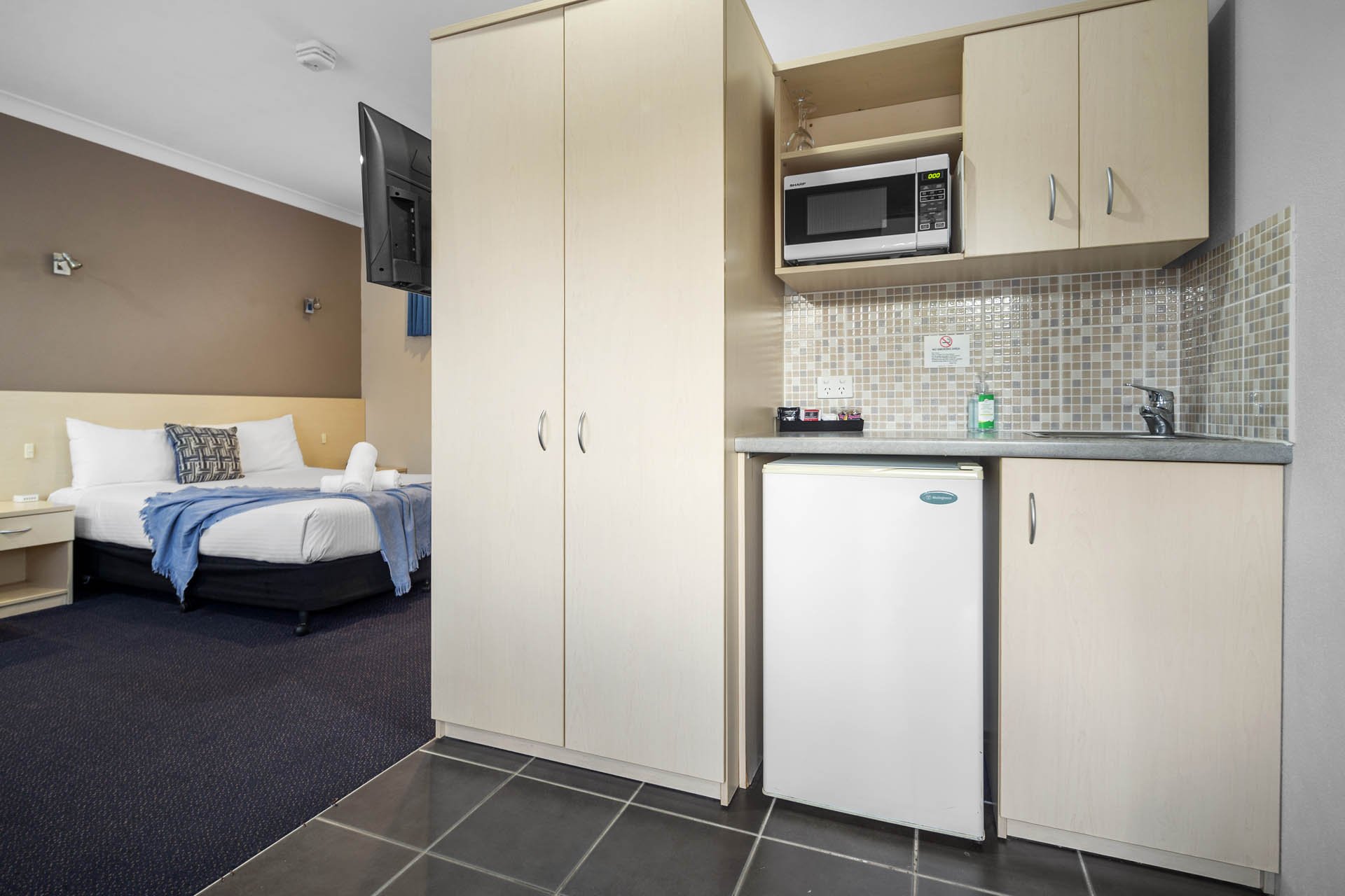 Park Beach Resort Motel-guestroom-GUESTROOM.jpg
