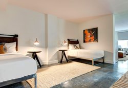  - Elwood Hotel Downtown Lexington