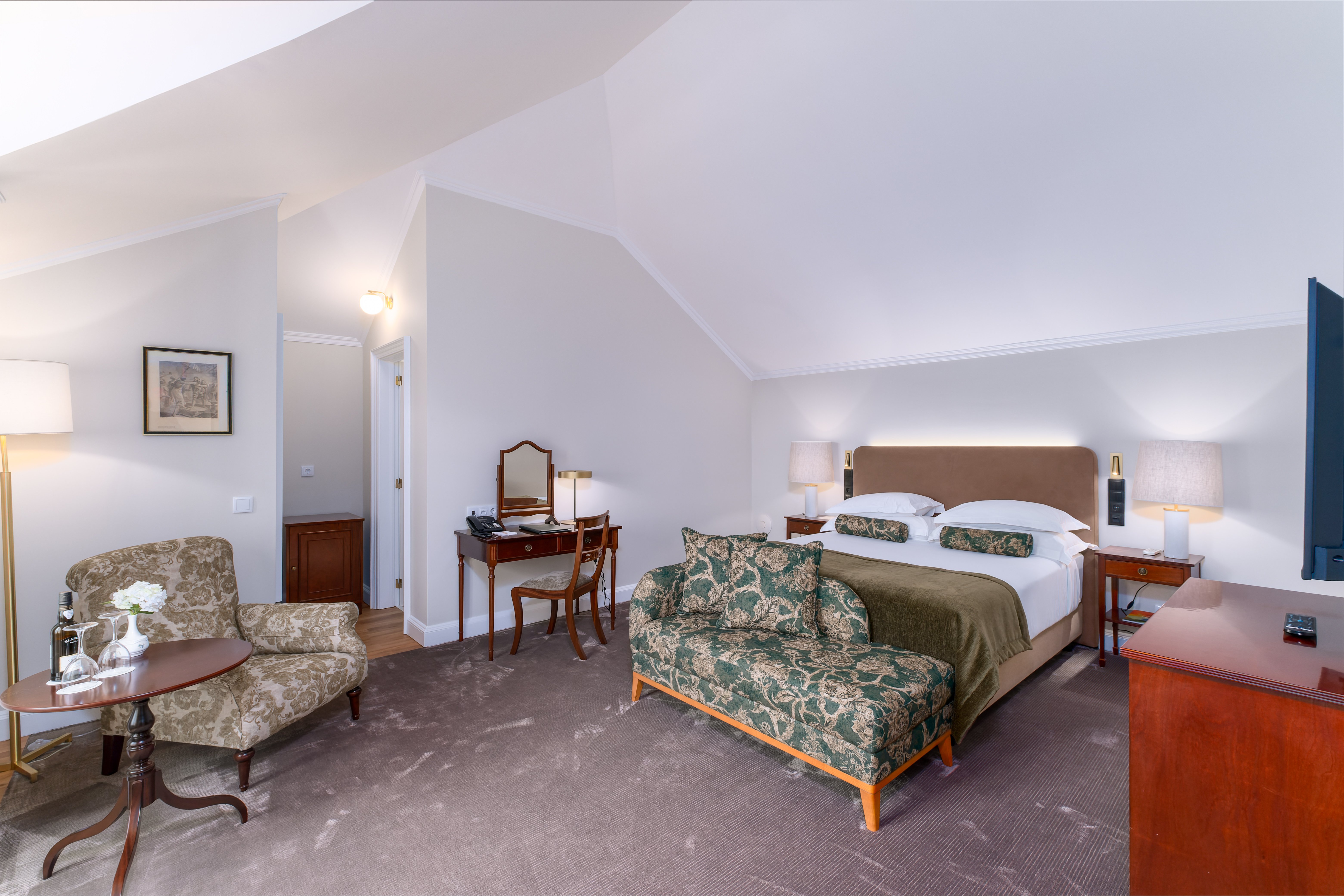 Casa Velha do Palheiro-guestroom-Deluxe Room.jpg