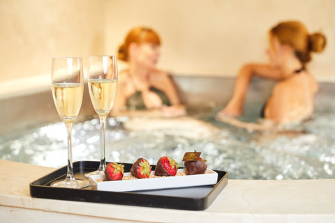 MAJESTIC HOTEL AND SPA - Photo 38