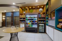  - Holiday Inn & Suites Airport Phoenix - I-10, Exit 153