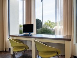  - Holiday Inn Coliseum Greensboro - I-40, Exit 217