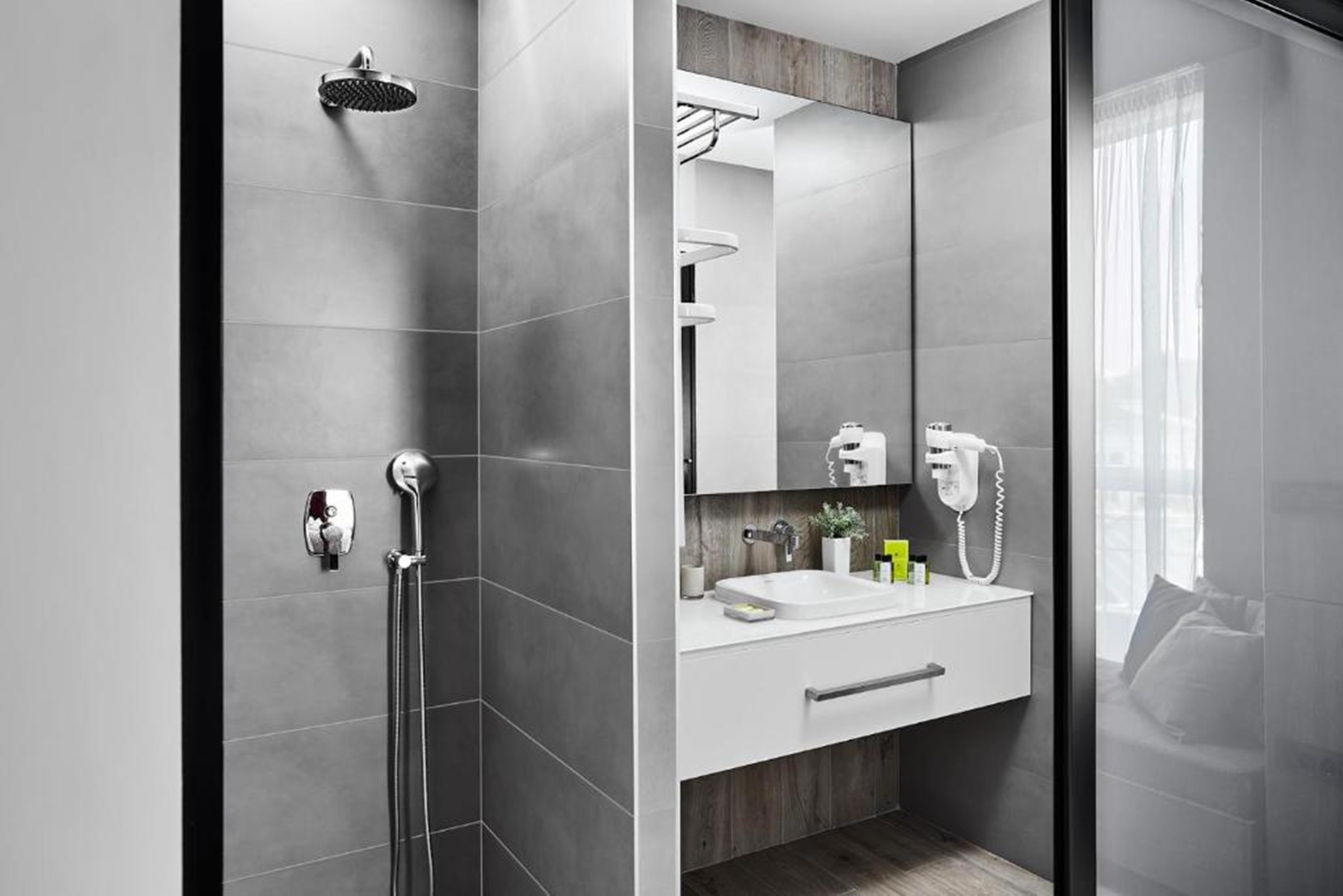 PANORAMIKA DESIGN HOTEL-guestroom-Bathroom.jpg