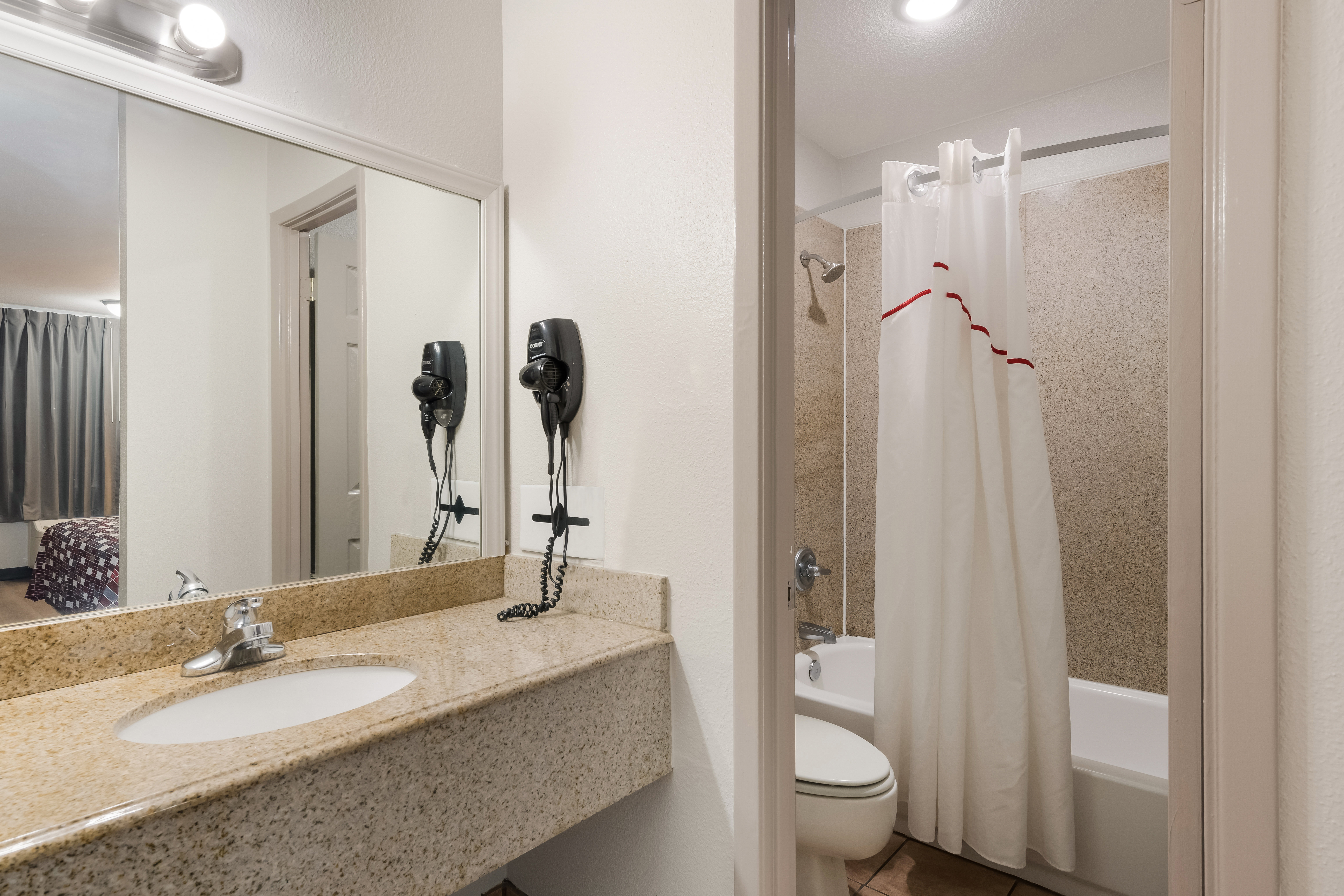 RED ROOF COLLEGE STATION-guestroom-Vanity Bath.jpg