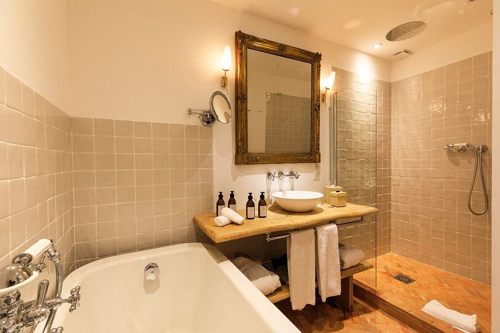 Grand Hotel de Cala Rossa-guestroom-BATHRROM.jpg