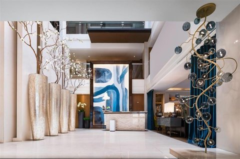 Lobby Lounge I