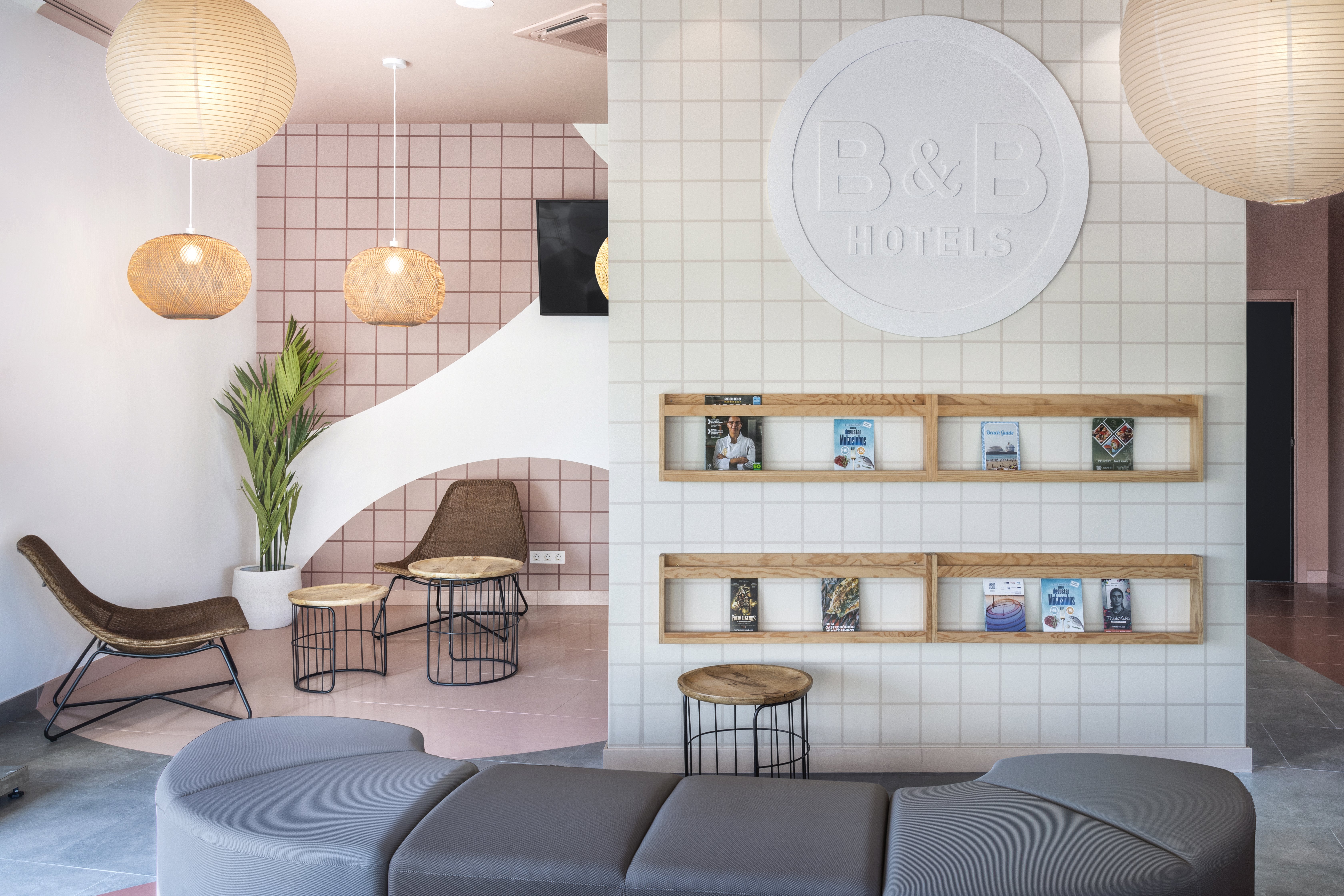 B&B HOTEL PORTO EXPO AEROPORTO-guestroom-Seating Area.jpg