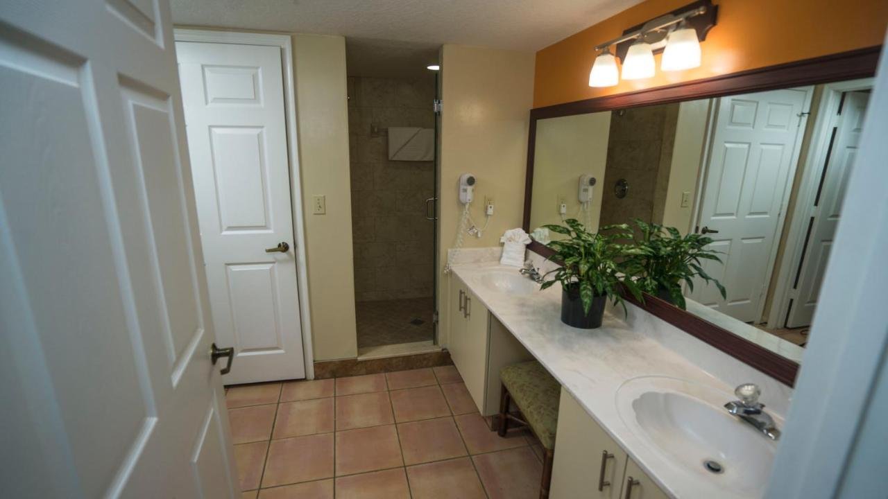 VACATION VILLAGE AT BONAVENTUR-guestroom-Bathrooms.jpg