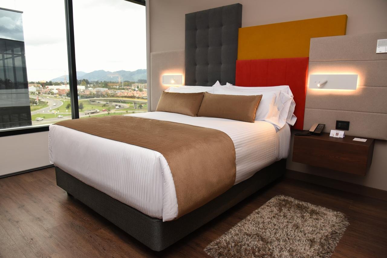 Hotel Sabana Park-guestroom-Junior Suite.jpg