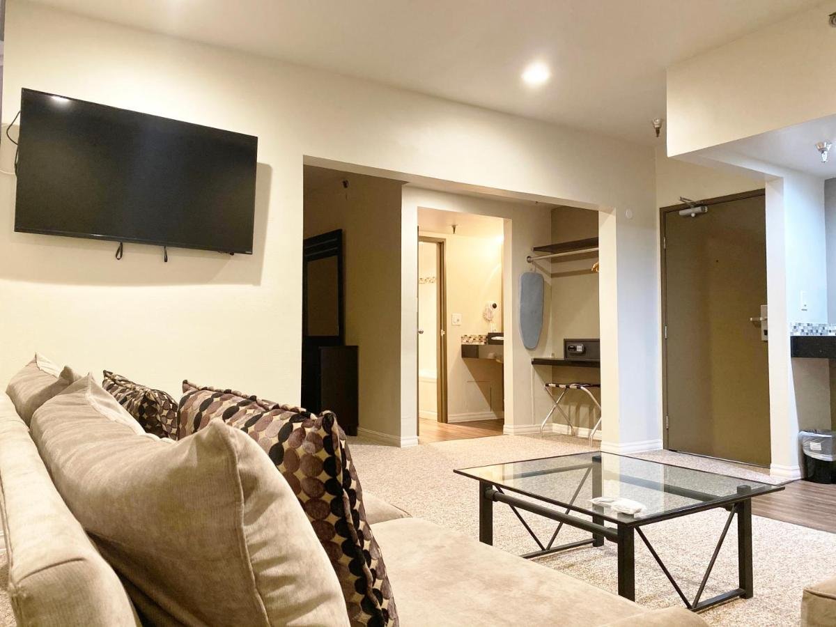 REDAC GATEWAY HOTEL-guestroom-Living Areas.jpg