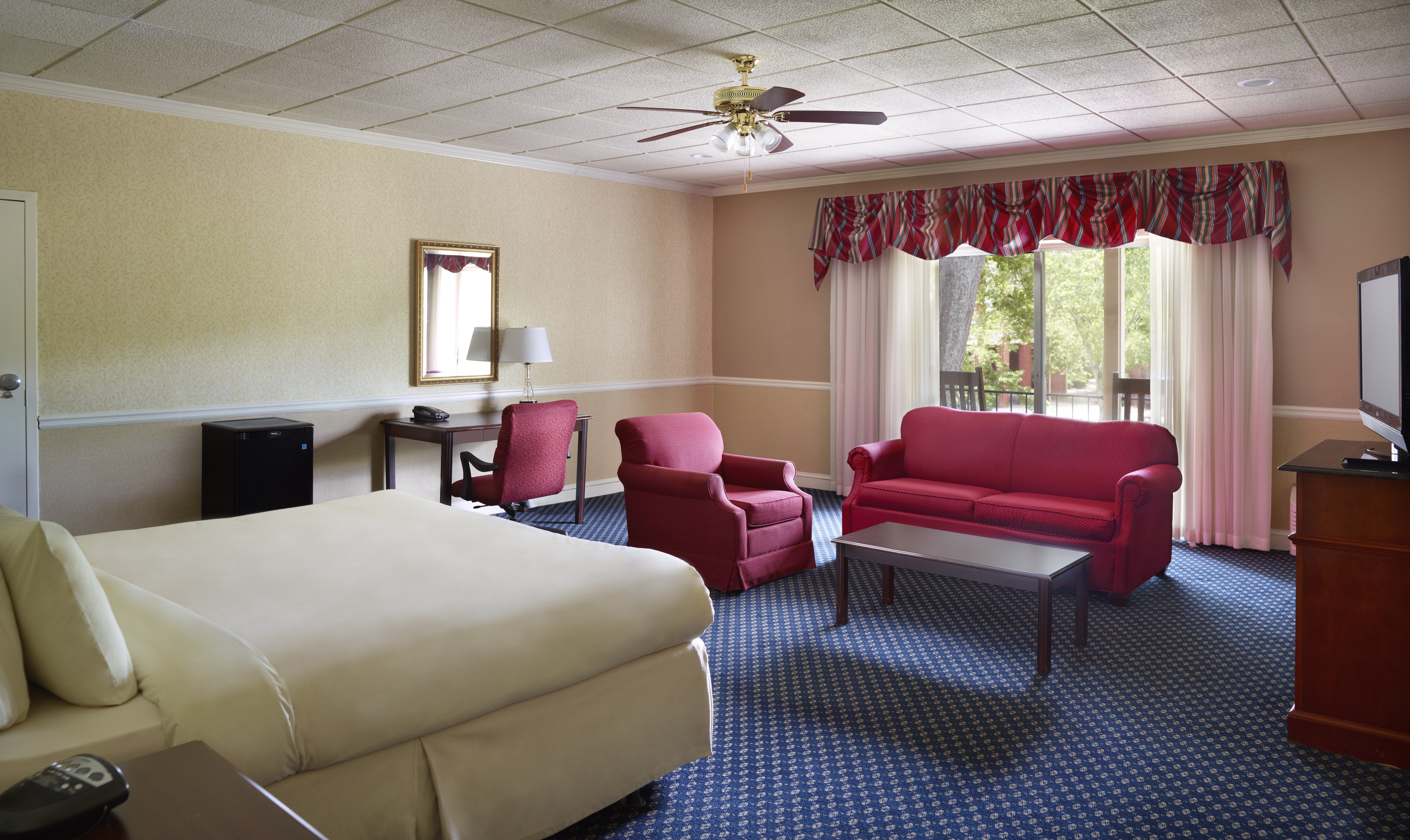 STONE MOUNTAIN INN-guestroom-Cc ATLS Igr King Larger Guest Room High.jpg