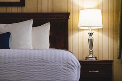  - Redwood Inn & Suites Clairmont