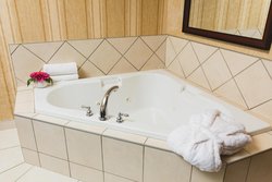  - Redwood Inn & Suites Clairmont