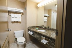  - Redwood Inn & Suites Clairmont