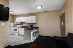  - Redwood Inn & Suites Clairmont