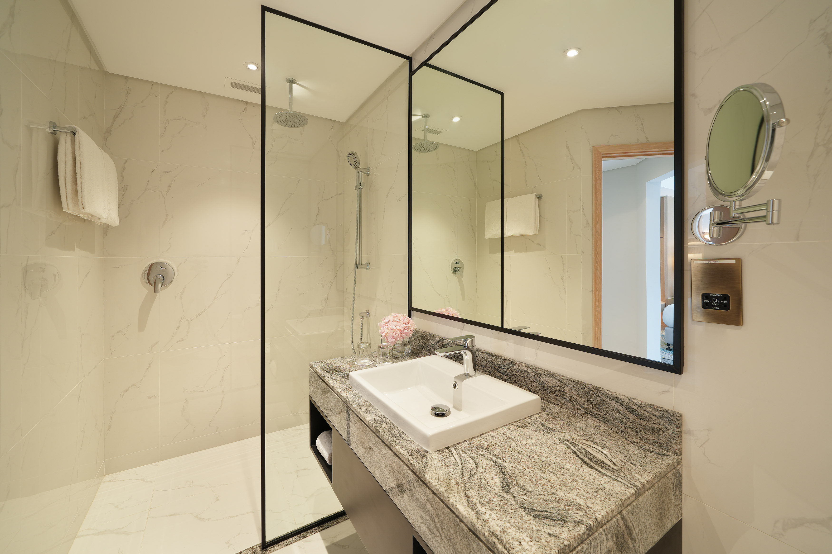 Arabian Park Dubai-guestroom-City View Pool View Room - King & Twin Bedroom Bathroom .jpg