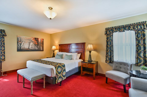 Tom Quick Inn-guestroom-Premium King.jpg
