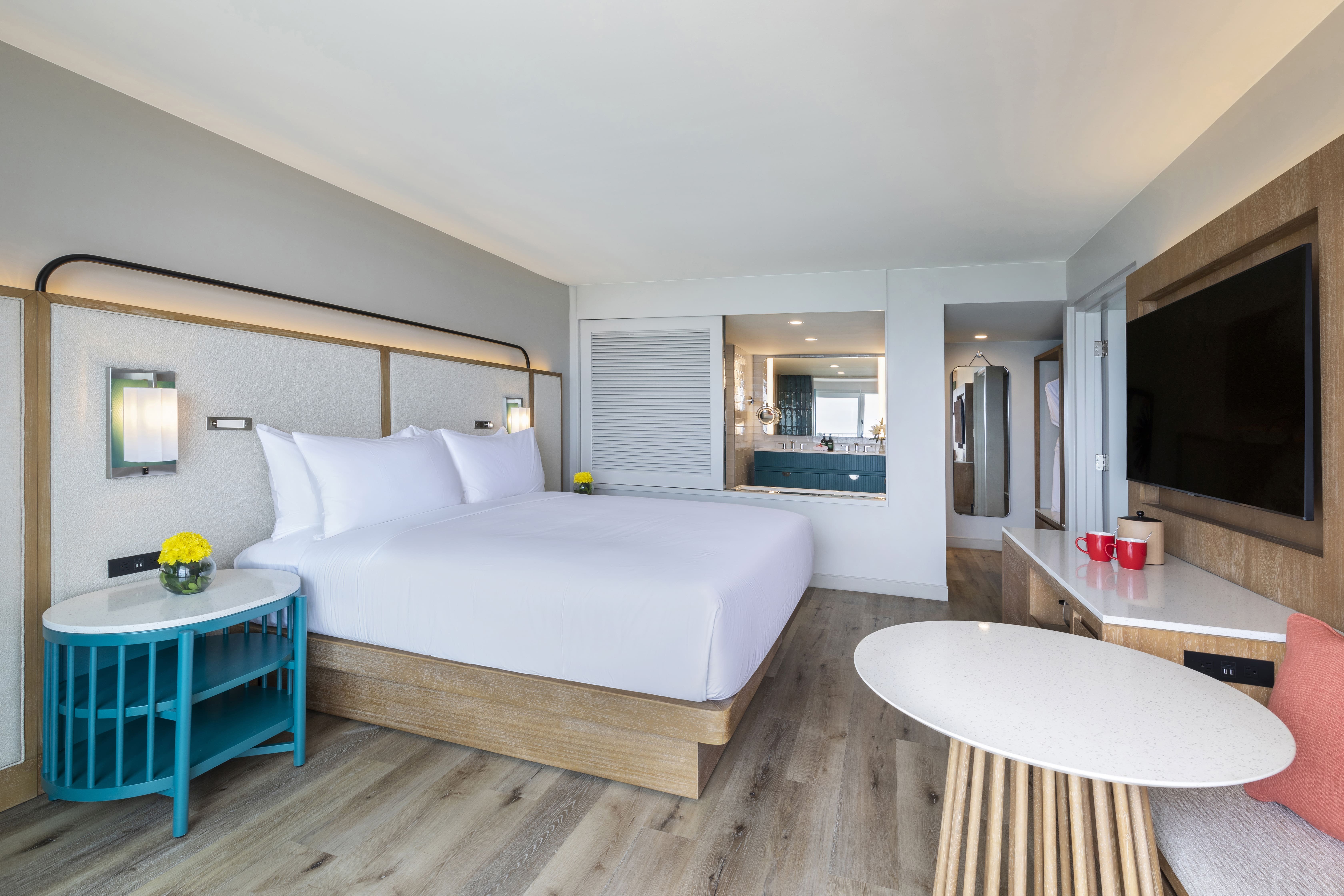 GUAM BY IHG-guestroom-The newly renovated One Bedroom Suite Oceanfront.jpg